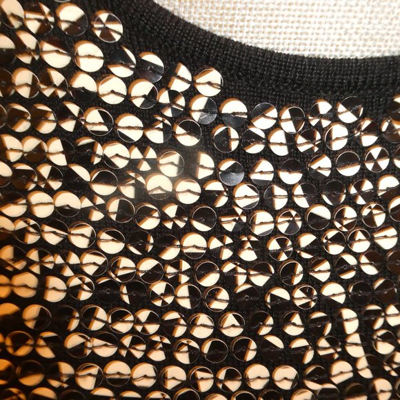 BRAND NEW SLEVELESS SEQUINED BLACK AND WHITE SHELL-STUNNING! - Picture 3 of 3